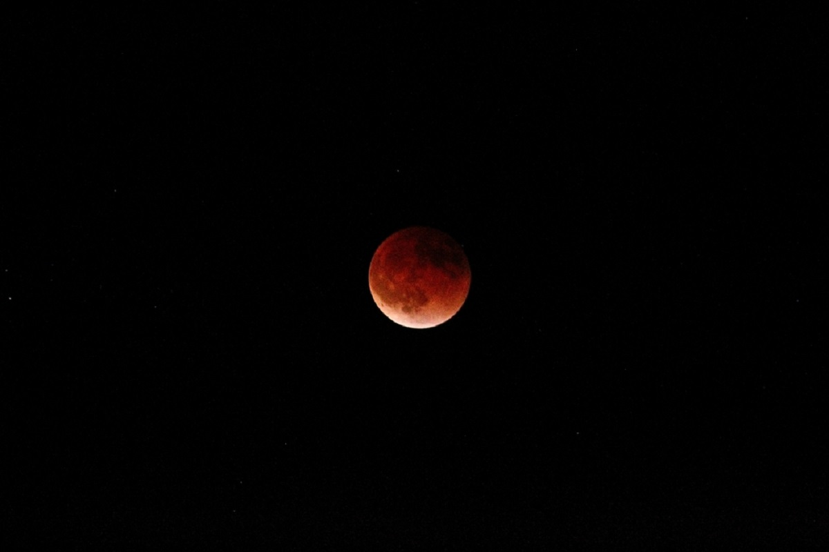 Luna Plina in Fecioara 03 martie 2026 si Eclipsa totala de Luna
